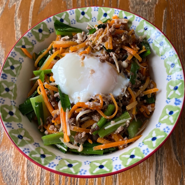 ガッツリ食べたい!鶏そぼろと野菜のビビンバ